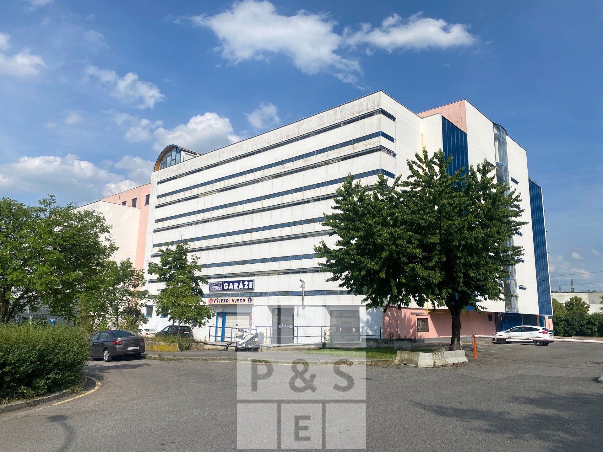 Prodej garáž - Holušická, Praha, 19 m²