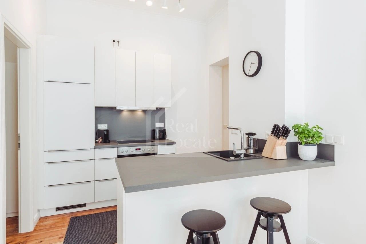 3+kk, Pernerova, Praha, 85 m²