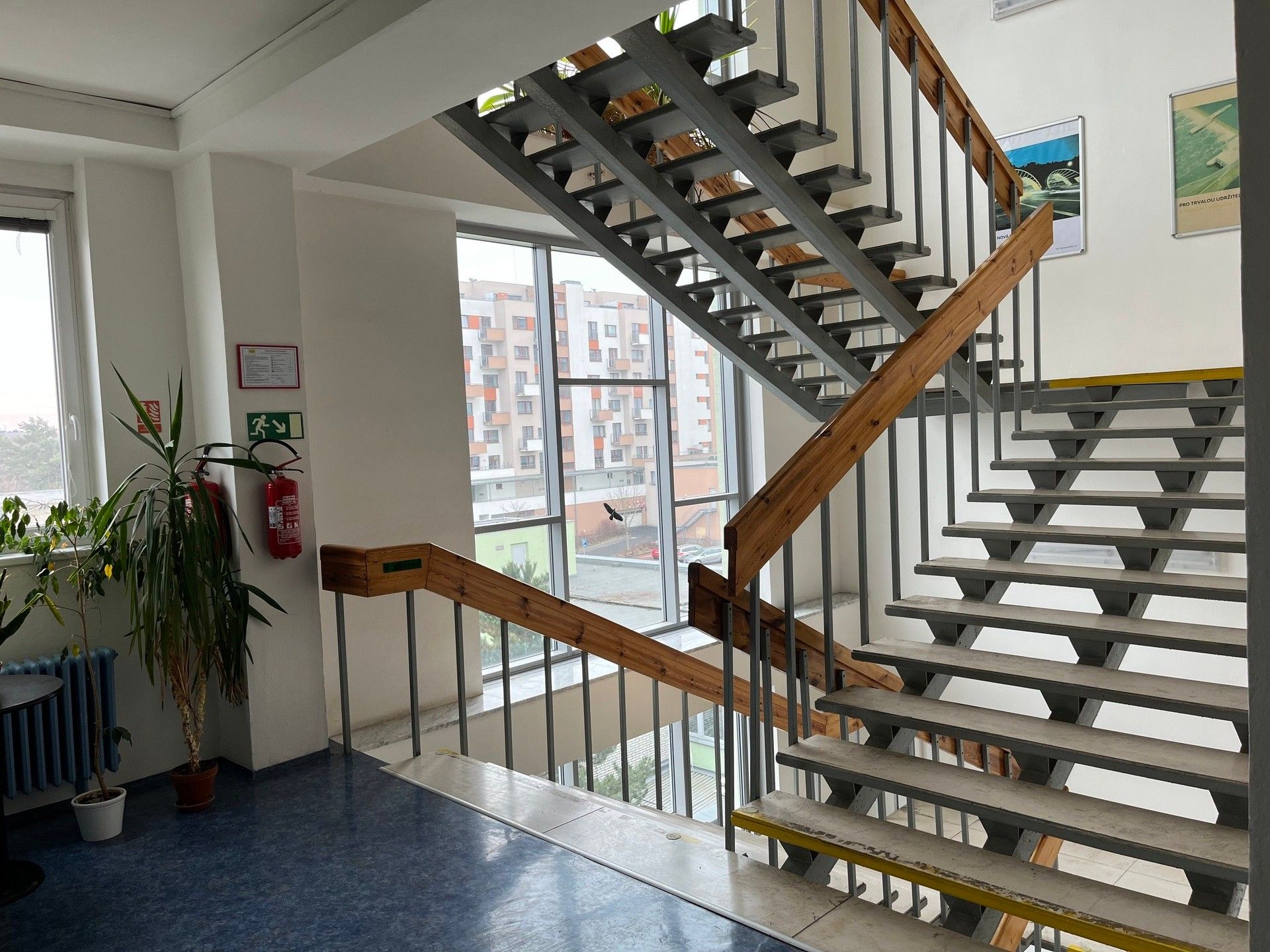 Pronájem komerční - Geologická, Praha, 15 m²