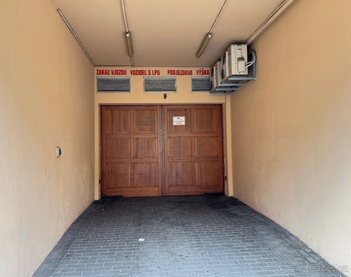 Pronájem garáž - Praha, 130 00