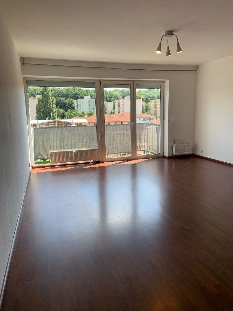2+kk, Skloněná, Praha - Vysočany, 64 m² - 2