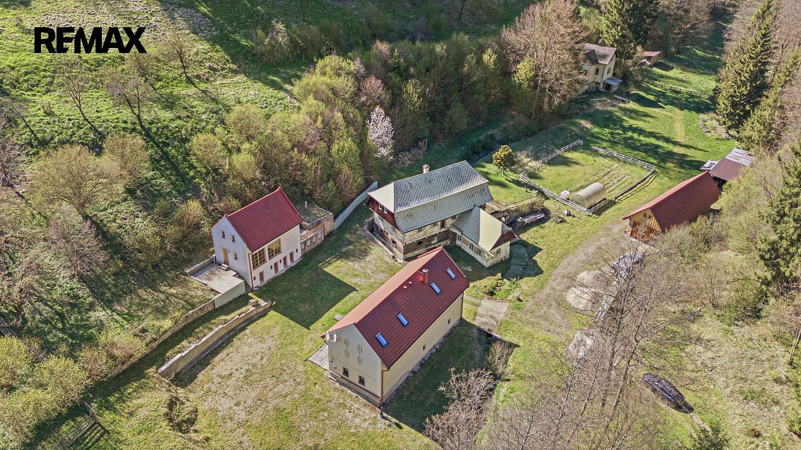 Rodinný dům · 563 m² · Mukařov - Vicmanov, okres Mladá Boleslav - 3
