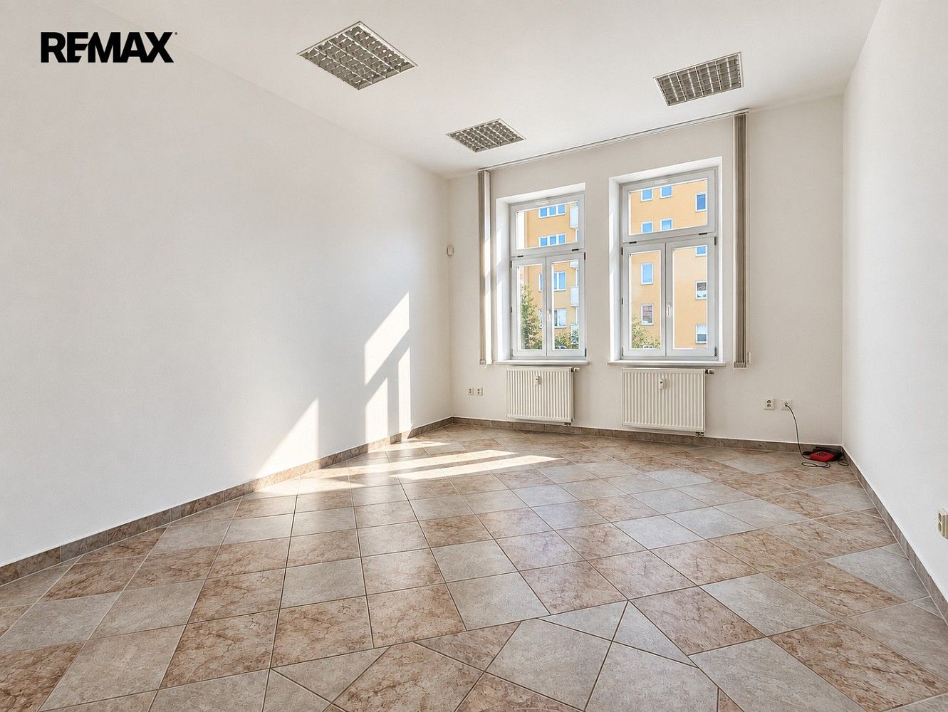 Pronájem kancelář - České Budějovice - České Budějovice 7, Jihočeský kraj, 96 m² - 1