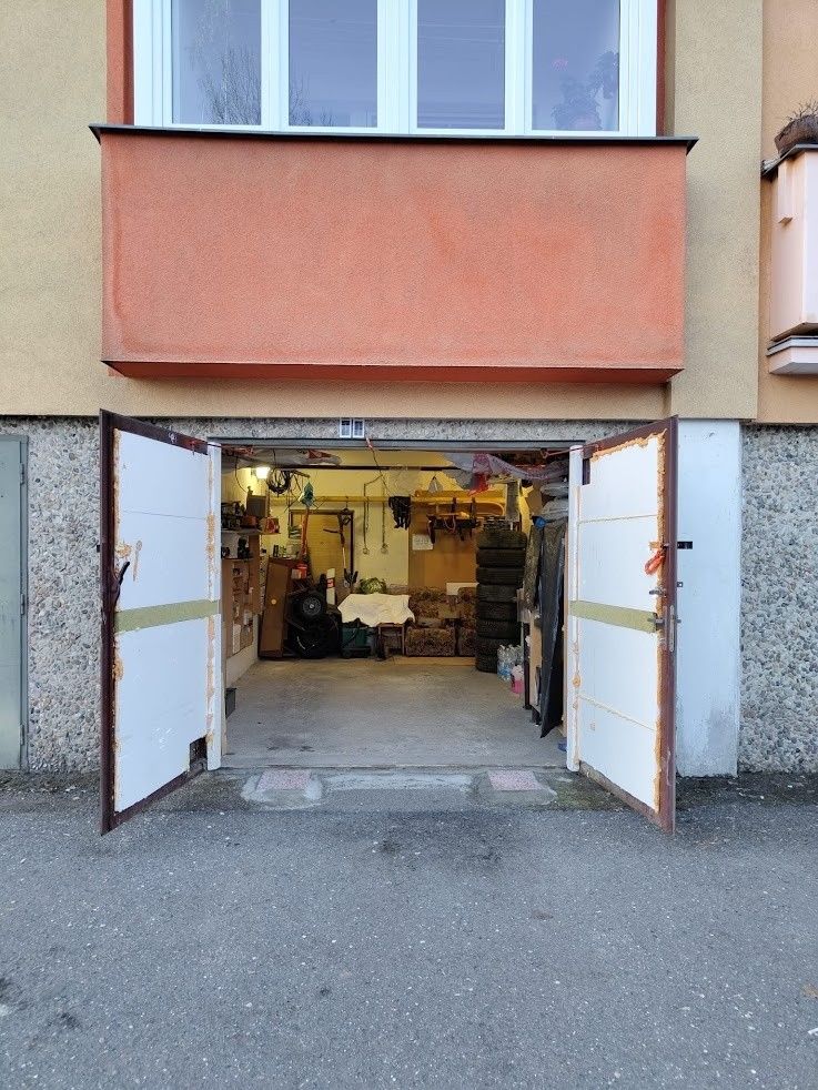 Garáže, Hroznětín, 362 33