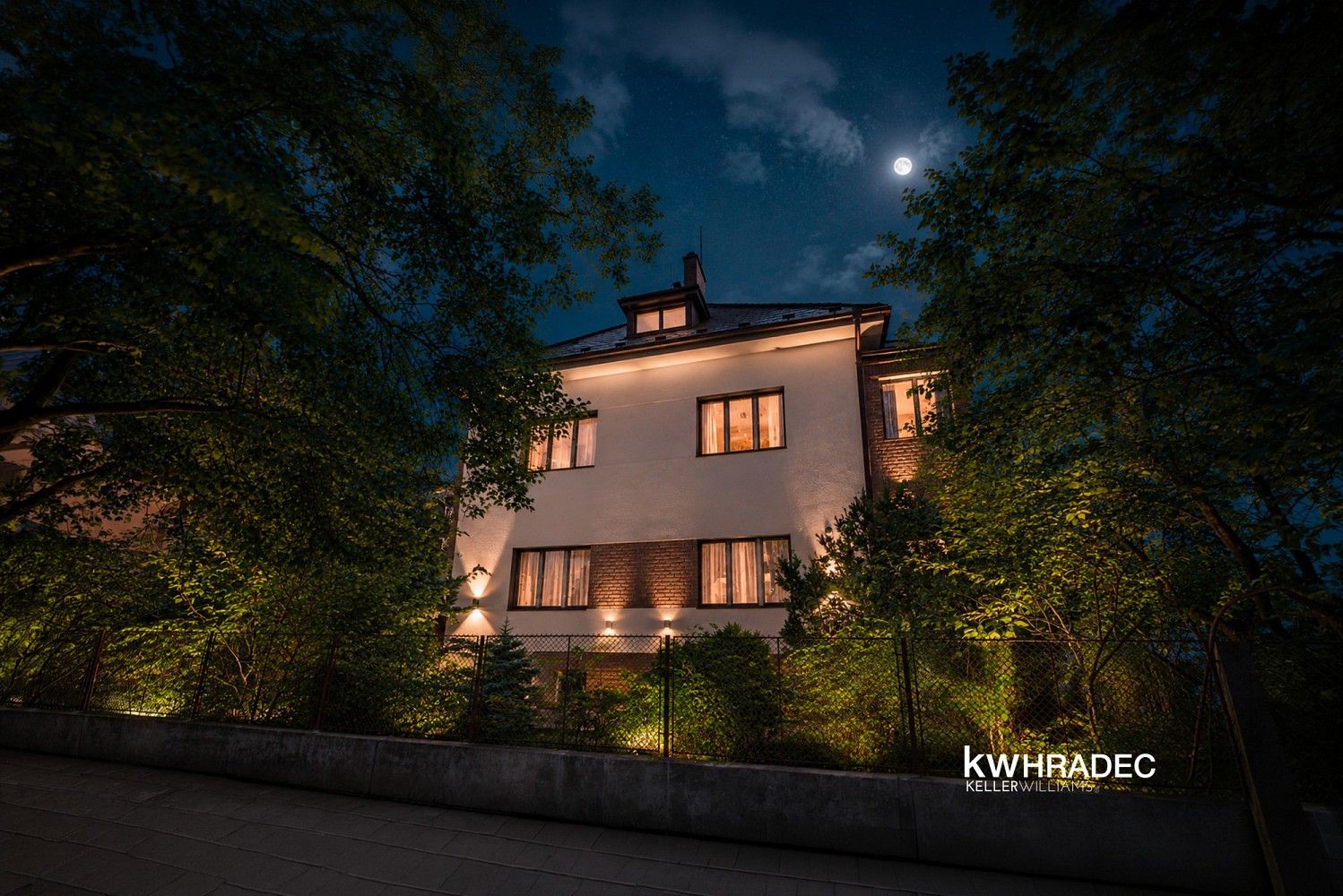 Rodinné domy, Nezvalova, Hradec Králové, 370 m² - 1