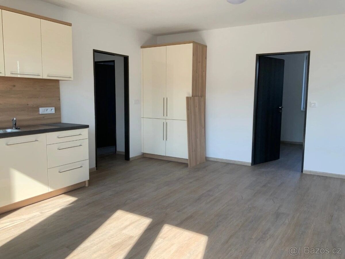 Pronájem byt - Červený Kostelec, 549 41