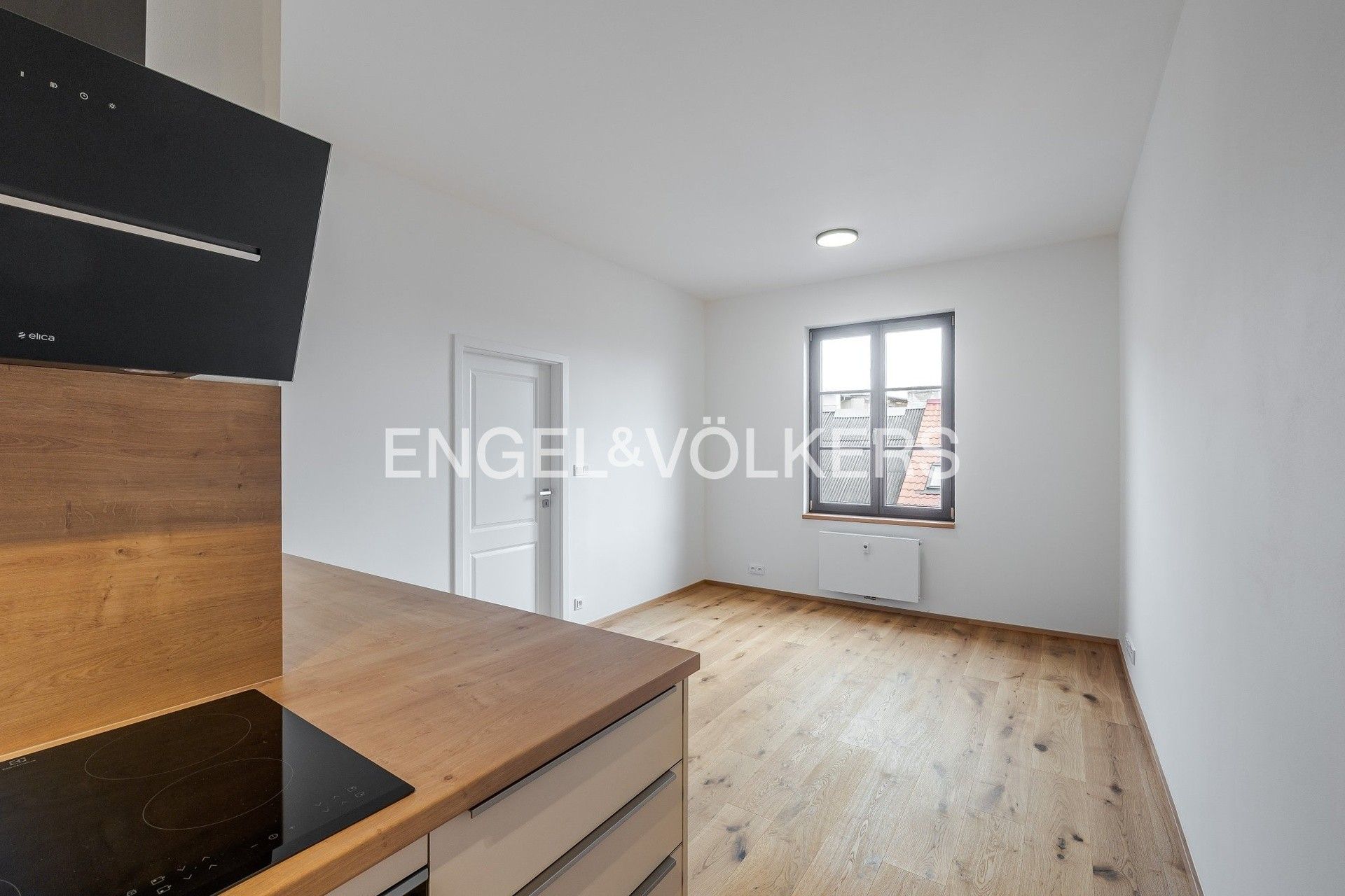 Pronájem byt 2+kk - Donská, Praha, 45 m²