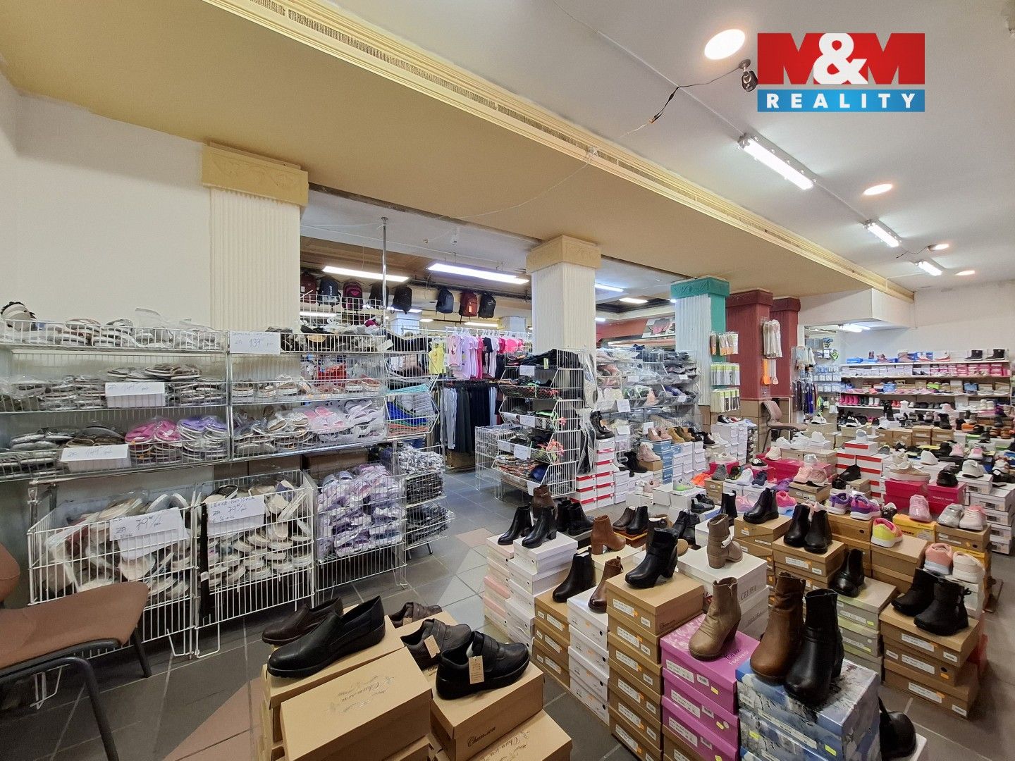 Pronájem obchodní prostory - Hlavní třída, Ostrov, 600 m²