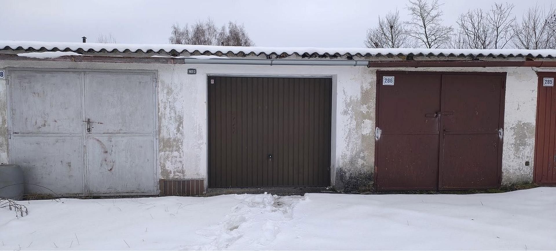 Garáže, Háje, Cheb, 19 m²