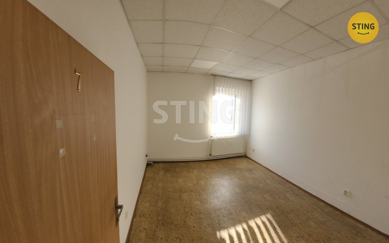 Pronájem kancelář - nám. Míru, Třinec, 24 m²