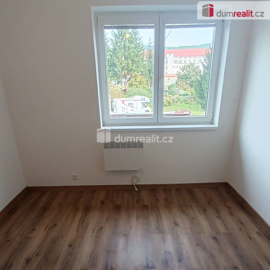 Pronájem byt 1+kk - Nádražní, Benešov nad Ploučnicí, 16 m²