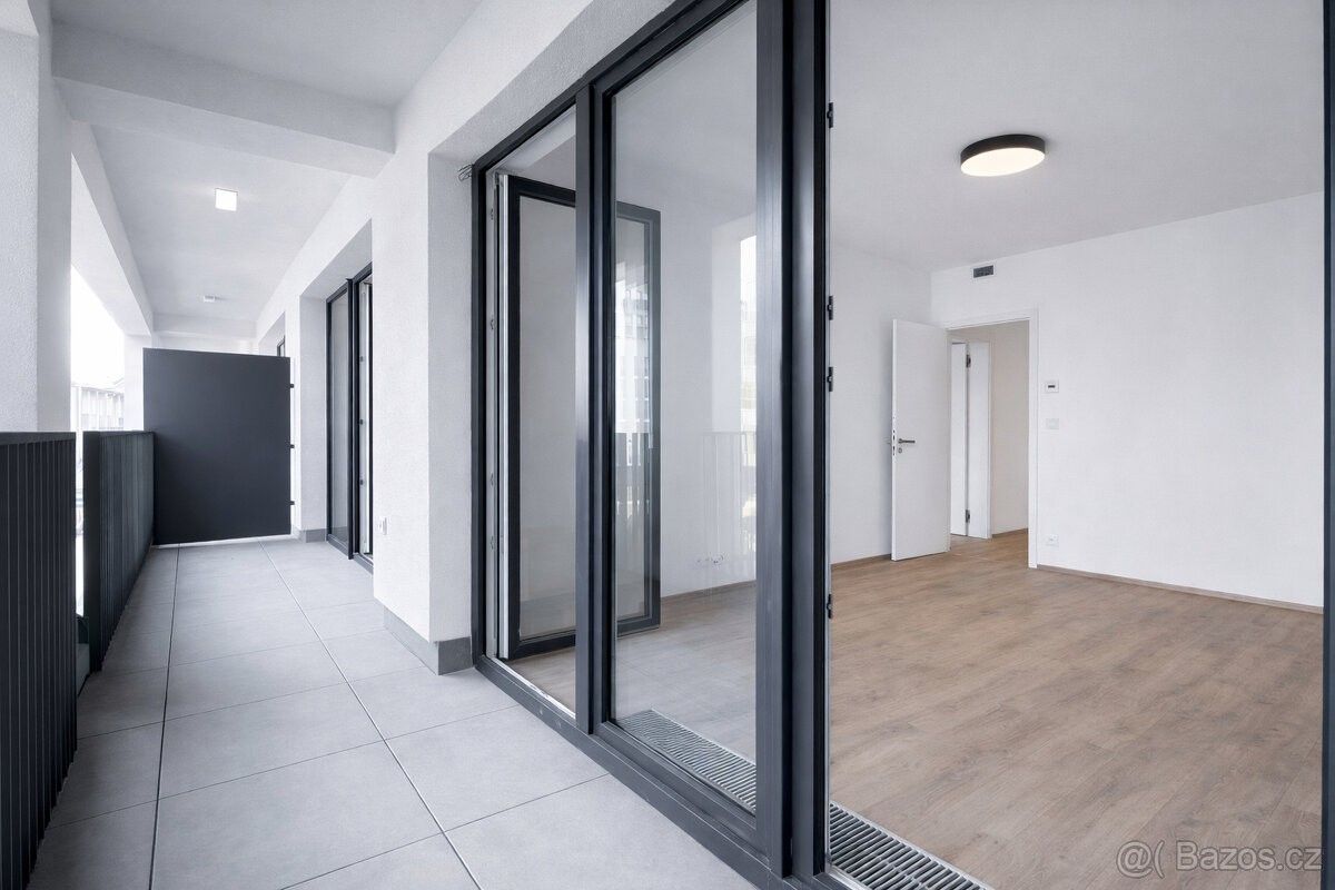 Pronájem byt - Praha, 198 00