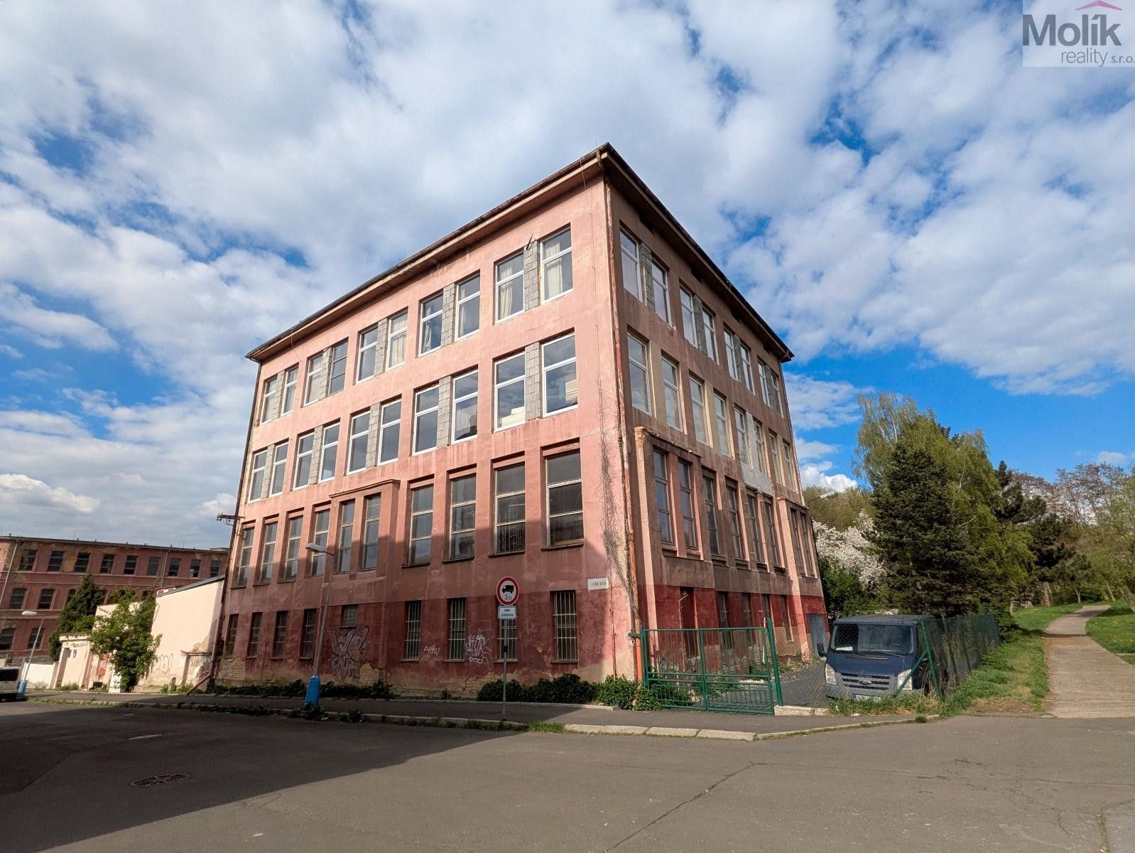 Sklady, Thámova, Teplice, 200 m² - 1