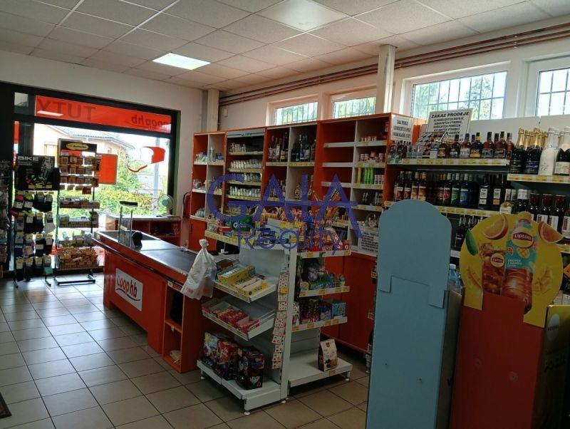 Obchodní prostory · 218 m² · Riegrova, Velim - 3