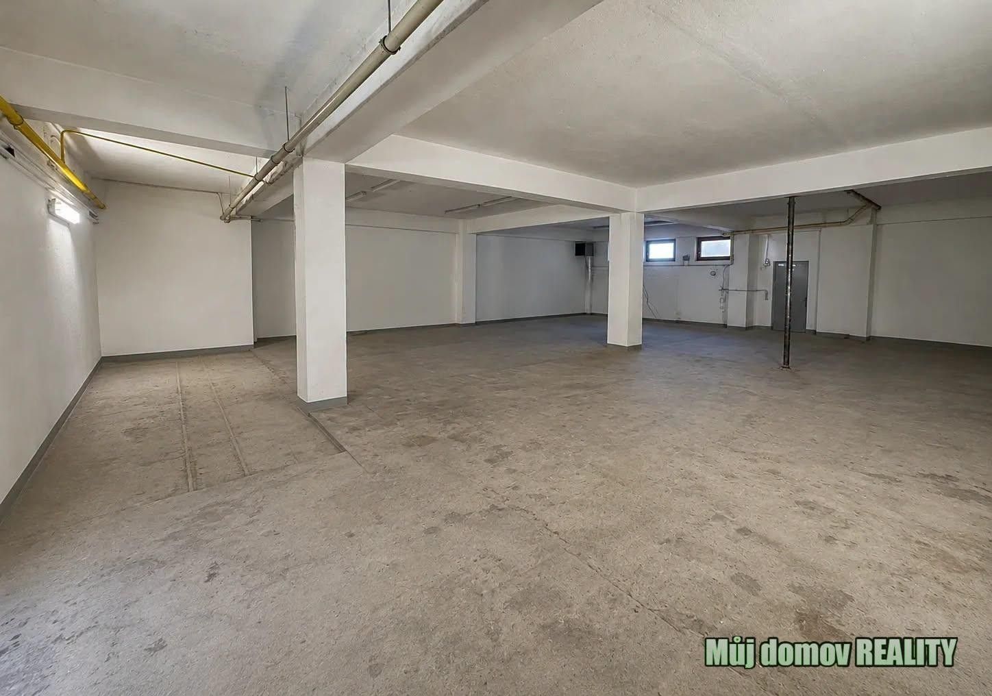 Výrobní prostory · 420 m² · Podnikatelská, Praha - 3