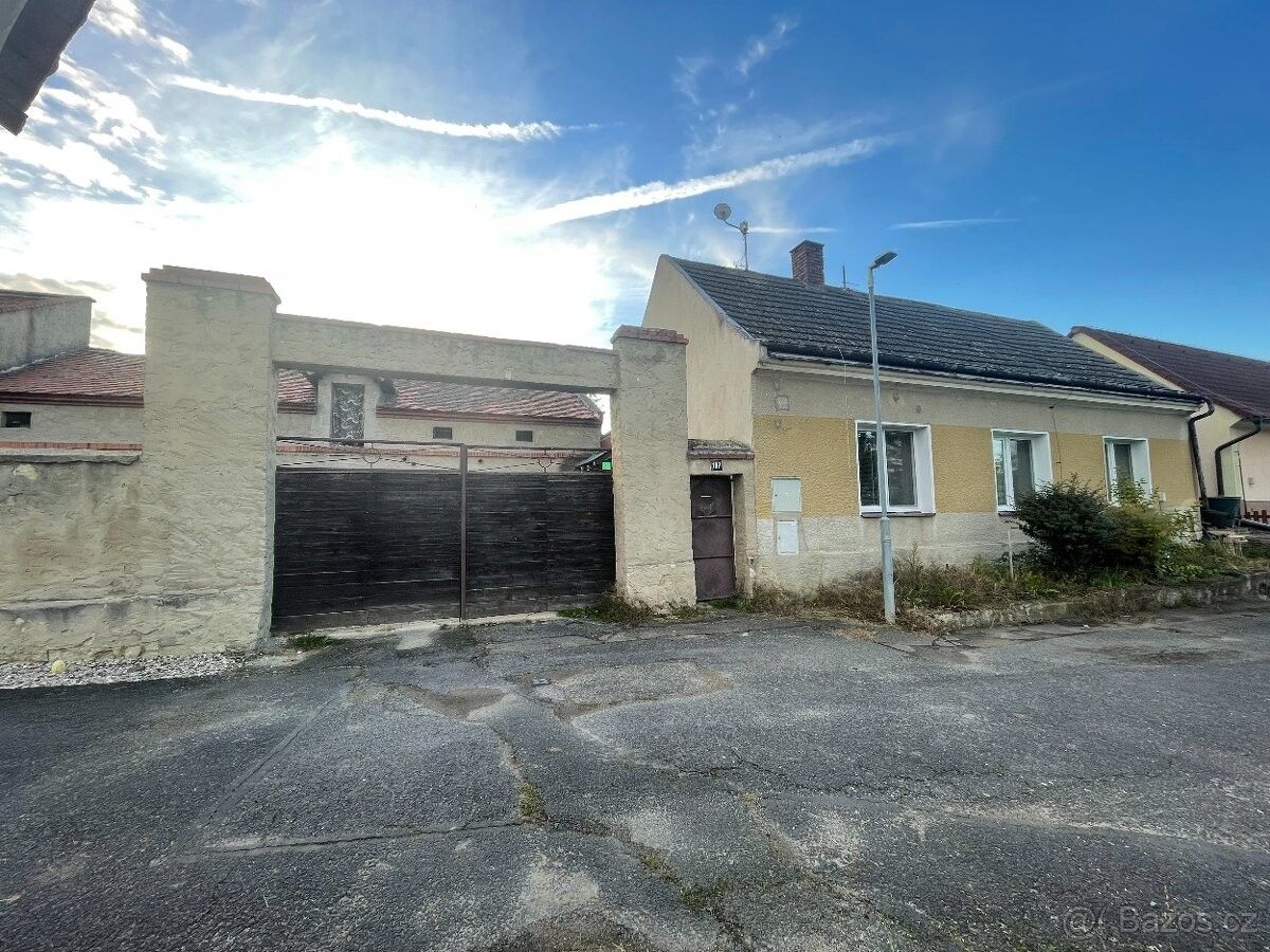 Rodinné domy, Bitozeves, 438 01