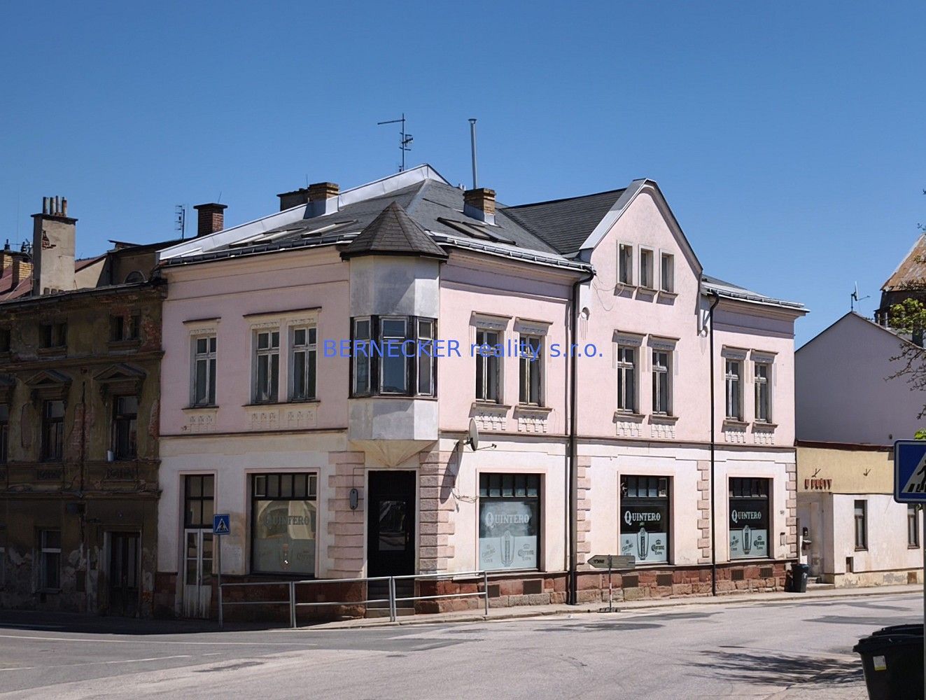 Restaurace, 450 m²