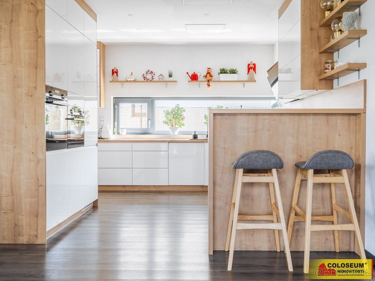 Rodinné domy, Zastávka u Brna, 664 84