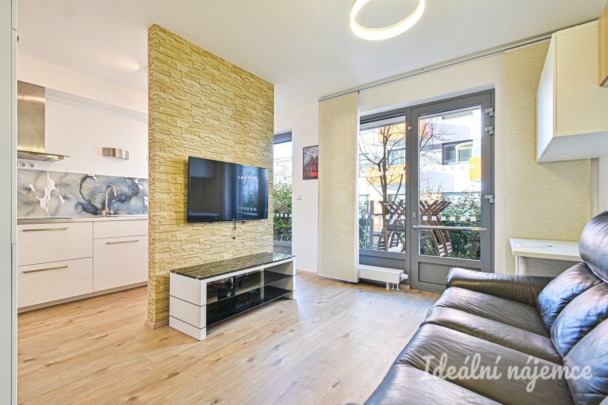 2+kk, Mojmírovo náměstí, Brno, 44 m²