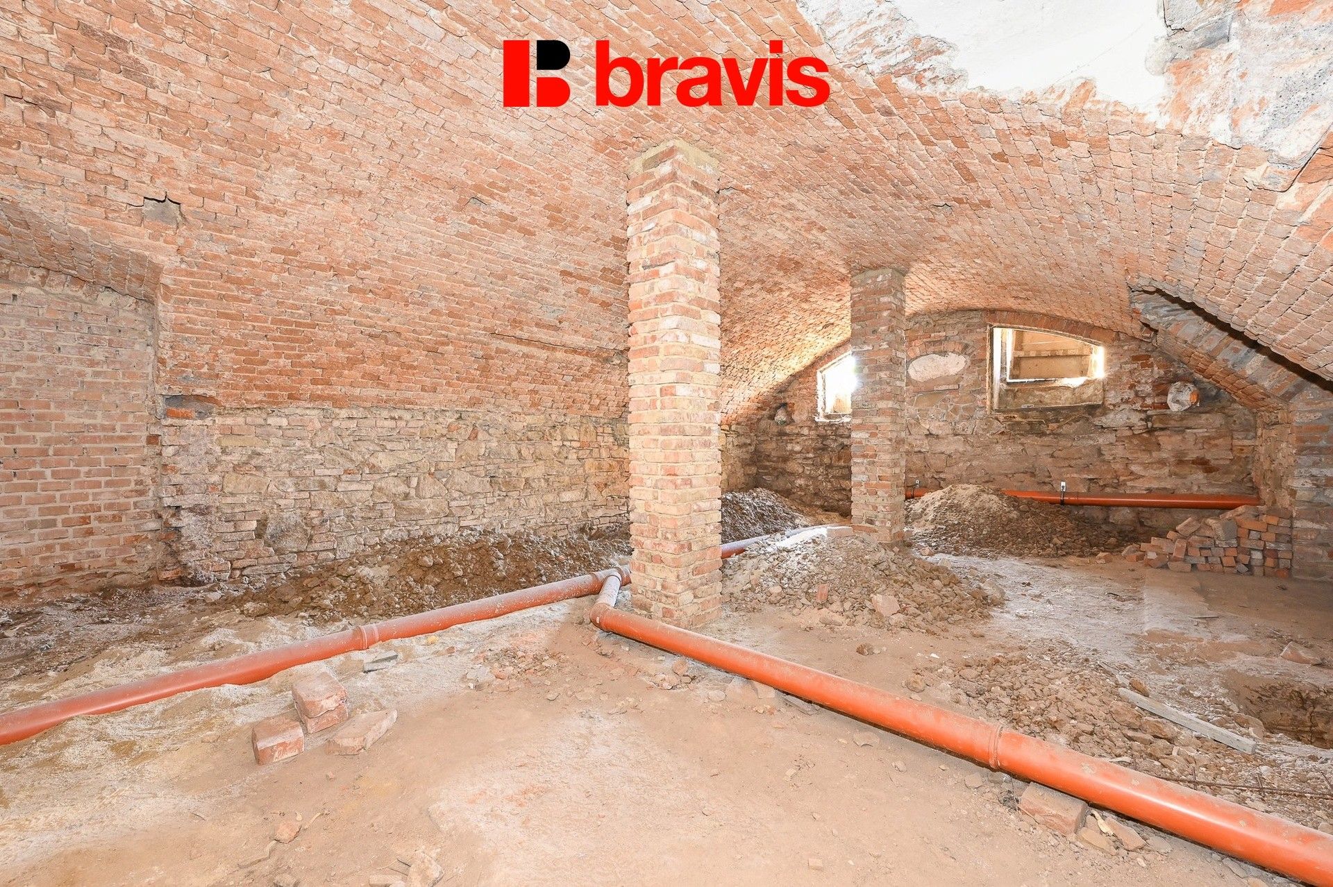 Obchodní prostory, 1. máje, Zastávka, 241 m²