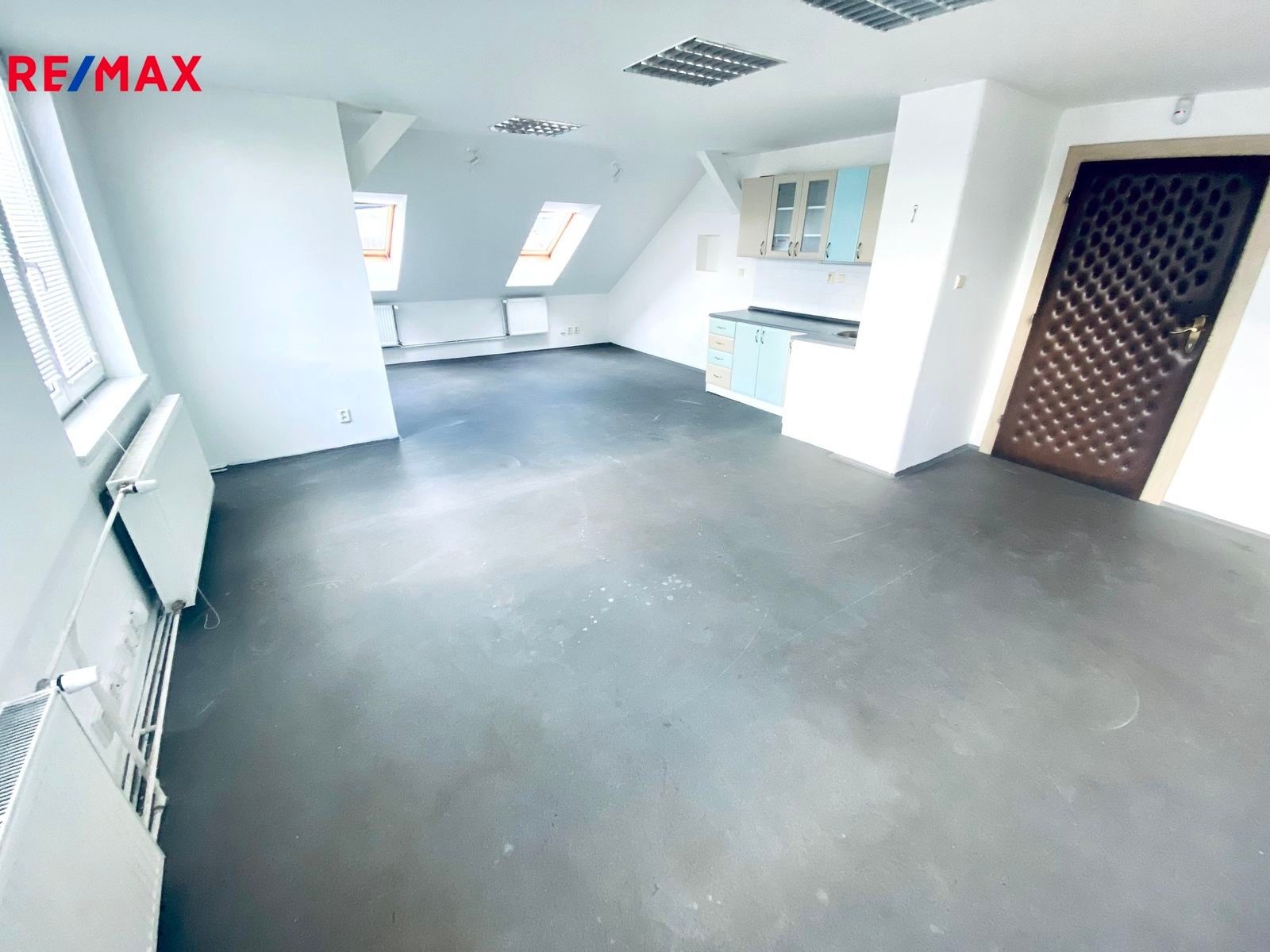 Pronájem kancelář - Velenická, Plzeň, 54 m²