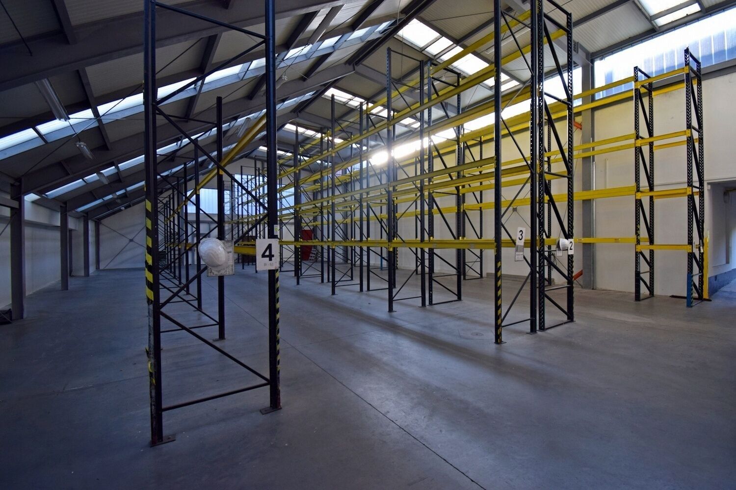 Pronájem sklad - Libušská, Praha, 1 400 m²