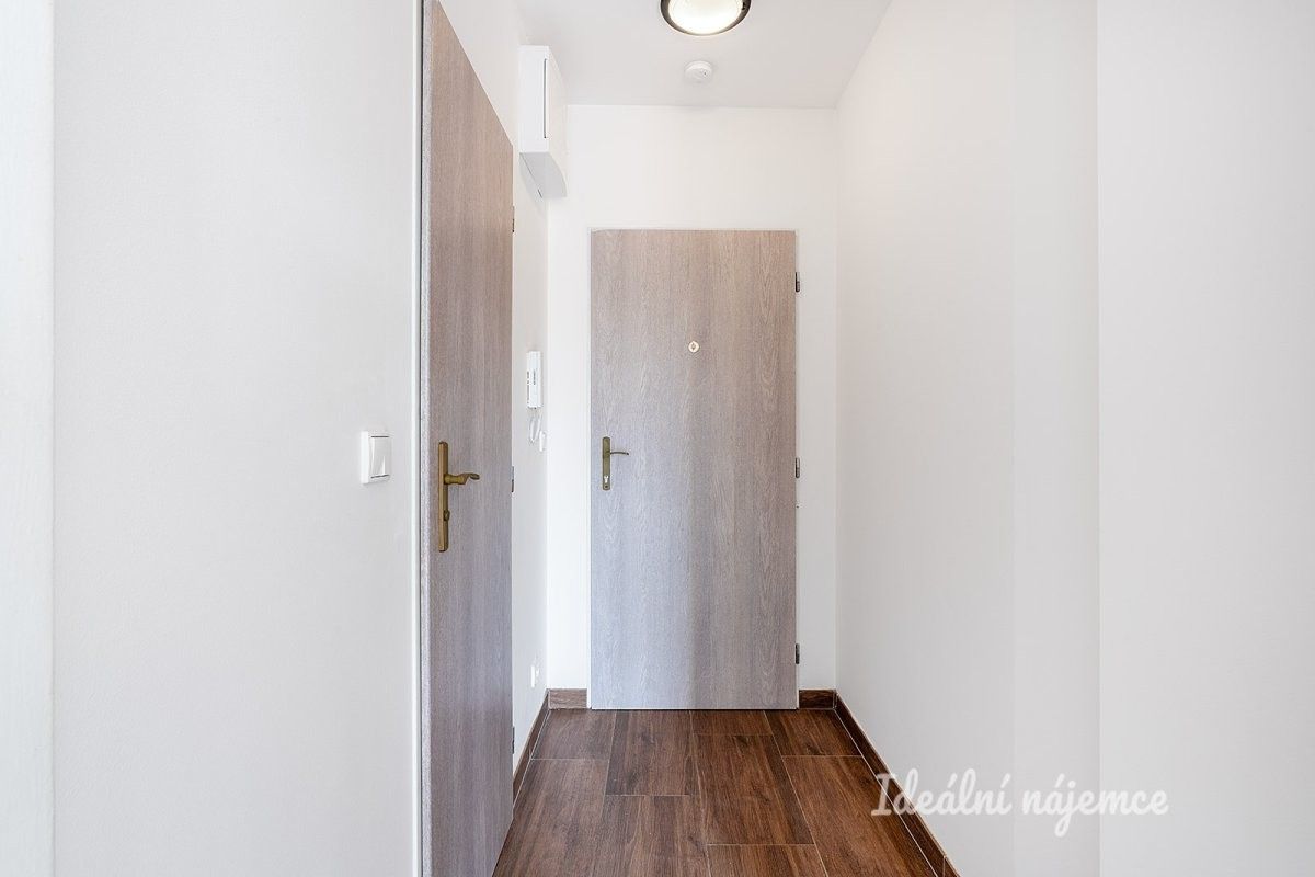 Pronájem byt 1+kk - Masarykovo náměstí, Škvorec, 23 m² - 5