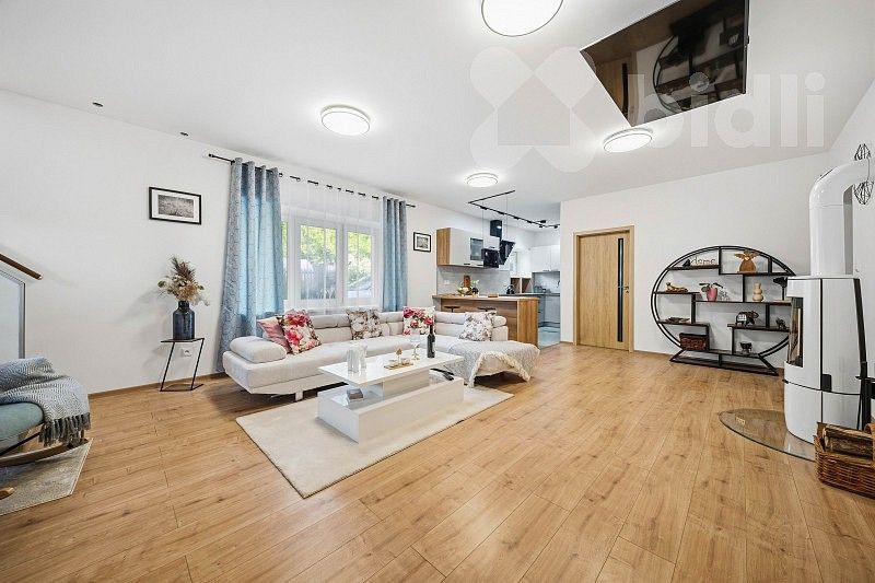 Rodinné domy, Jeníkovice, okres Hradec Králové, Královéhradecký kraj, 210 m² - 1