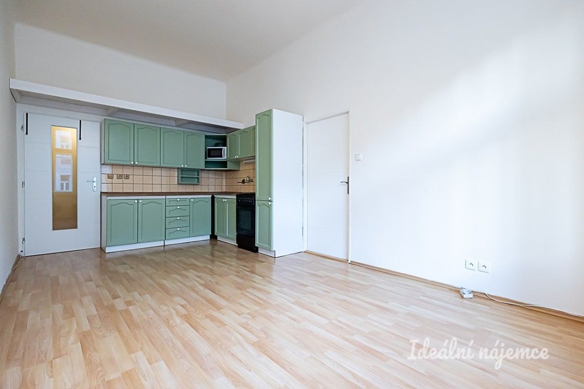 Pronájem byt 2+kk - Jaromírova, Praha, 43 m²
