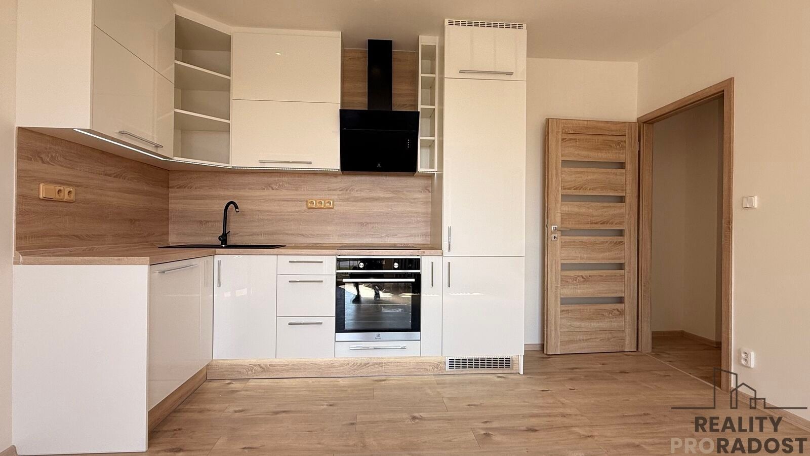 2+kk, Elišky Krásnohorské, Havířov Podlesí, 37 m² - 1
