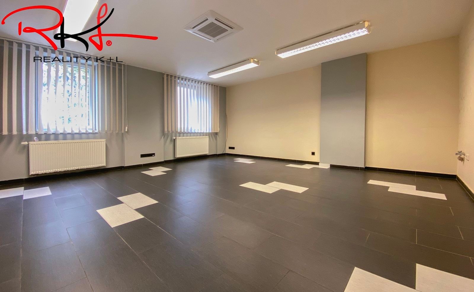 Kanceláře, , Martiněves, 32 m²