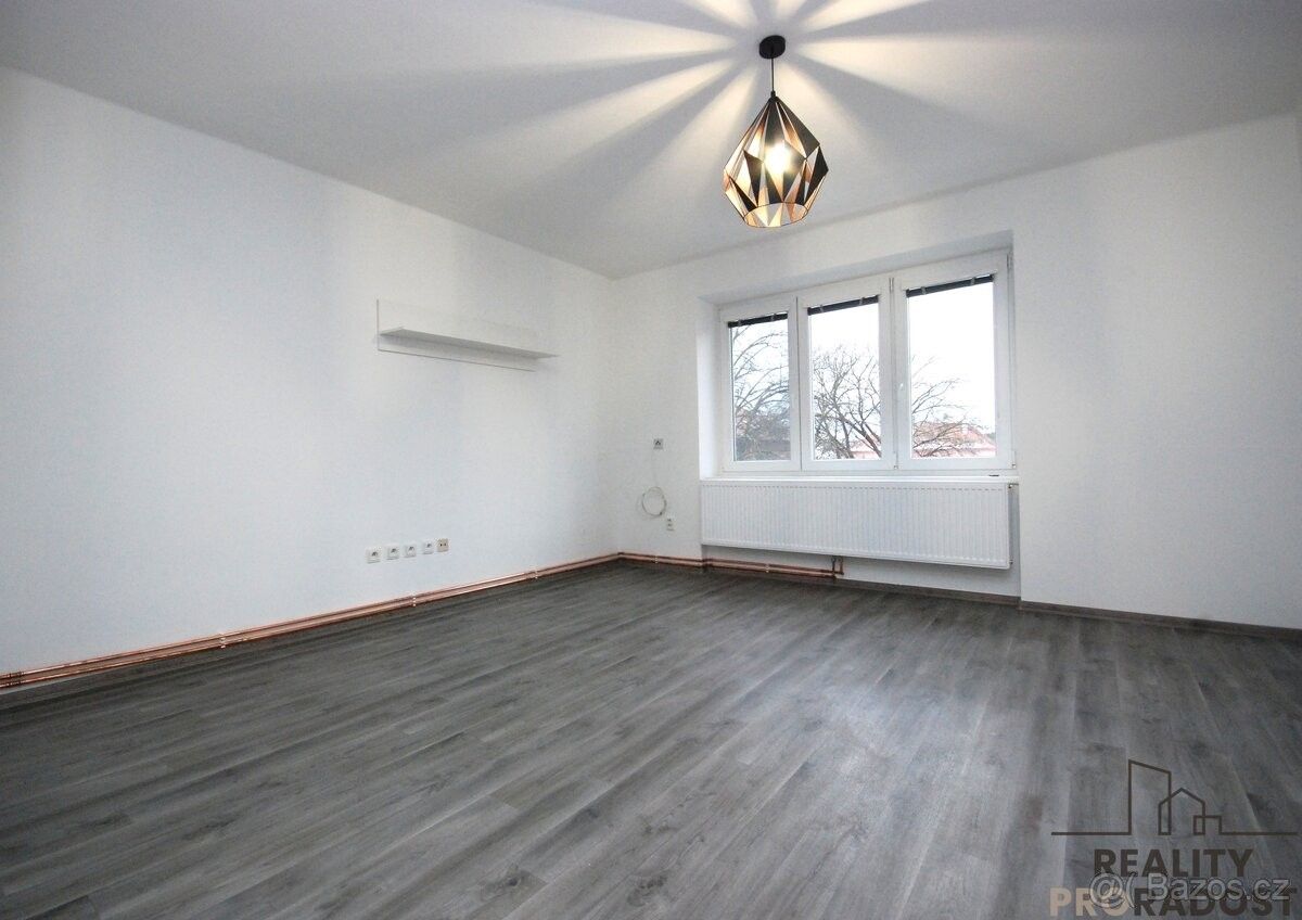 Byty, Dubňany, 696 03