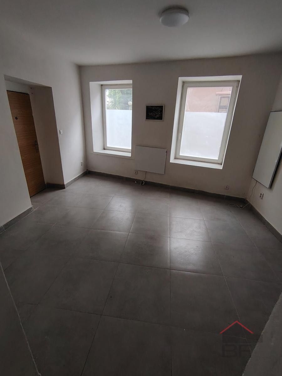 Kanceláře, Mikovcova  , Česká Lípa, 25 m² - 1
