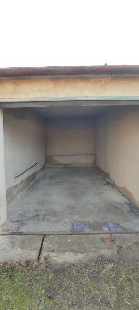 Garáže, Brno, 614 00