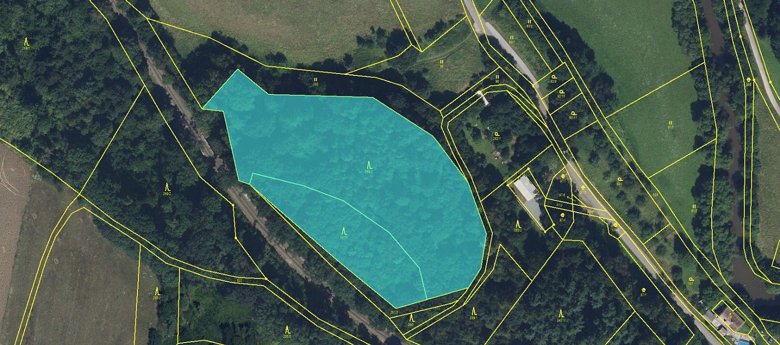 Les, 11 566 m²