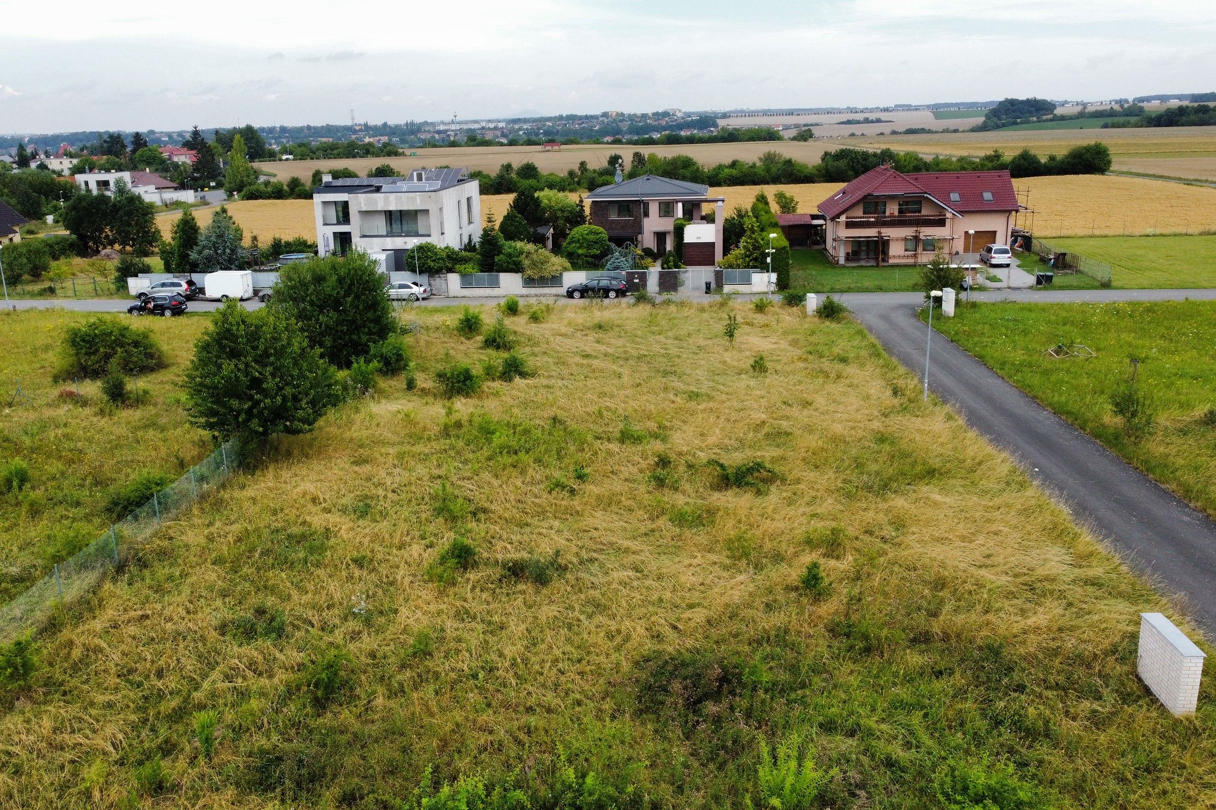 Zahrada · 829 m² · 50°9'38.385"N 14°26'1.894"E - 3
