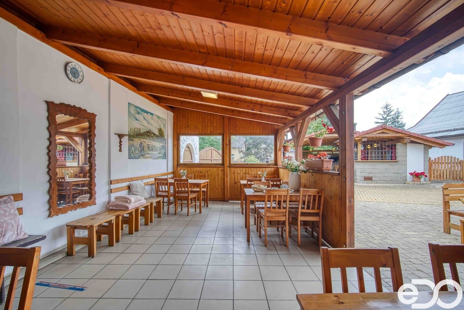 Restaurace · 178 m² · Hradešín - 4