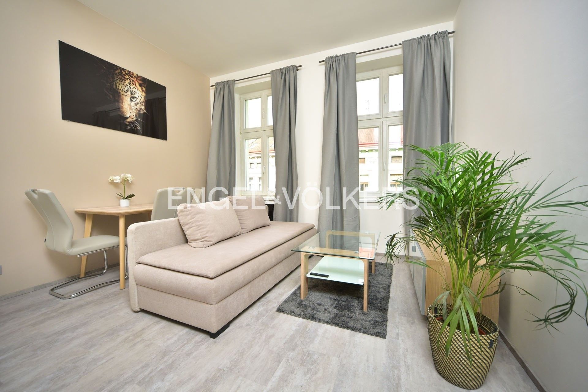 Pronájem komerční - Seifertova, Praha, 1 m²