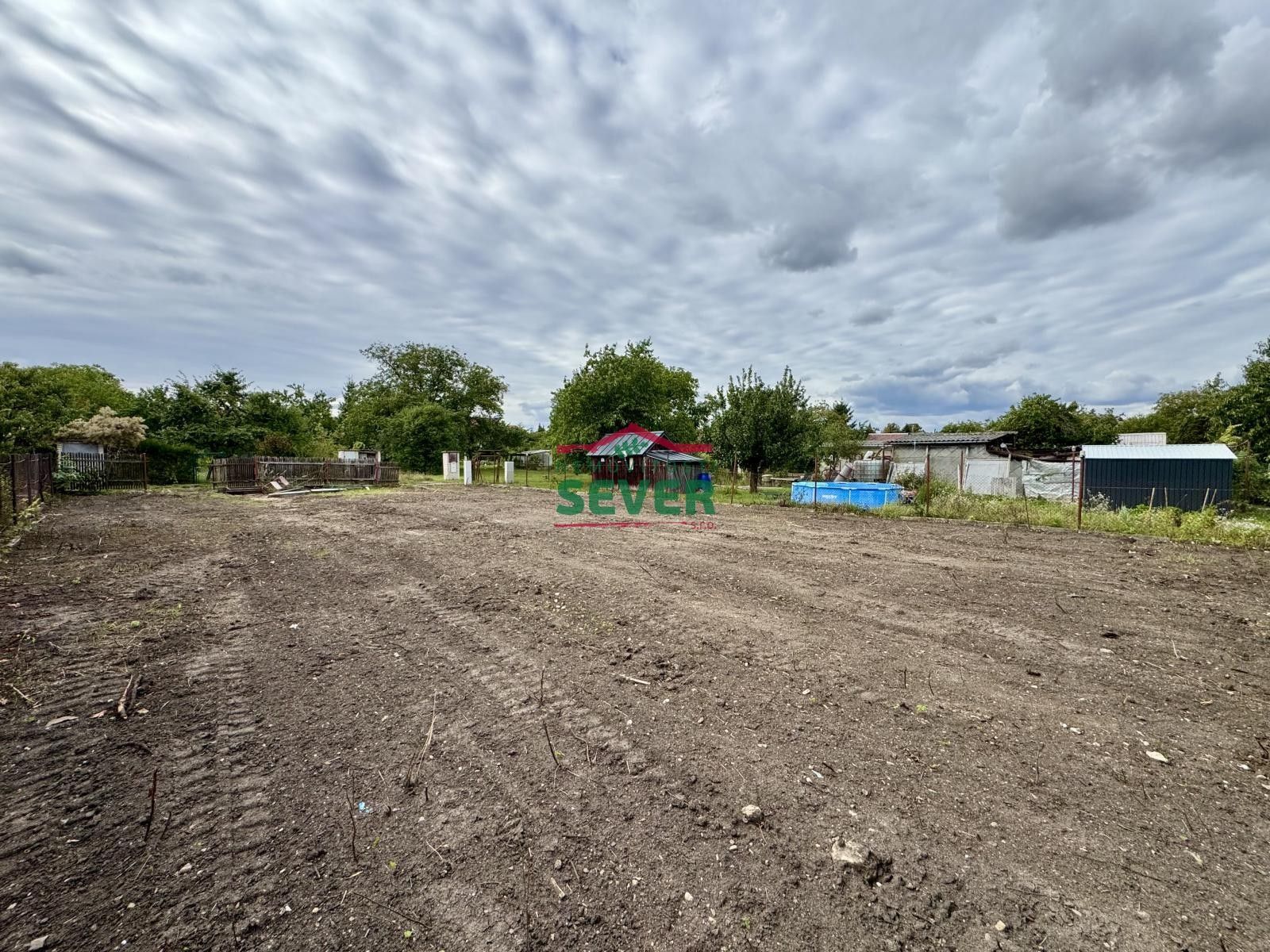 Zahrada · 475 m² · Louny - 3
