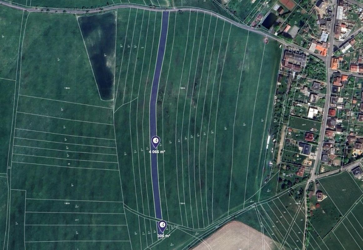 Louka, 4 372 m²