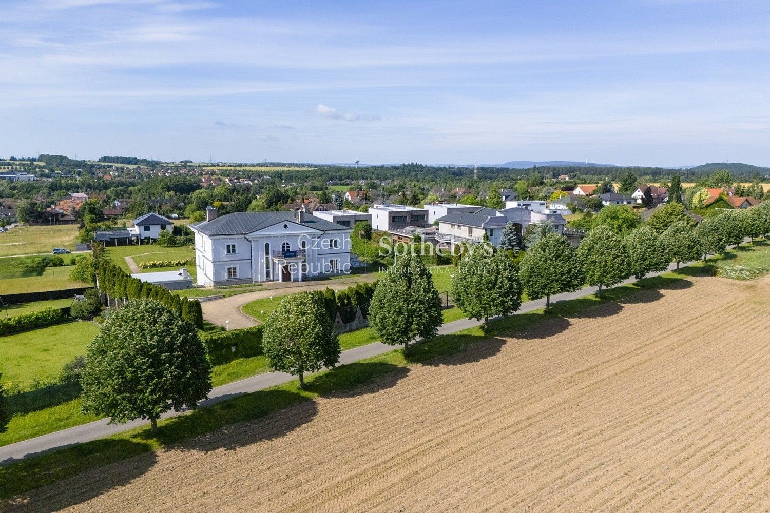 Rodinné domy, Dolní Břežany, okres Praha-západ, Středočeský kraj, 975 m² - 2