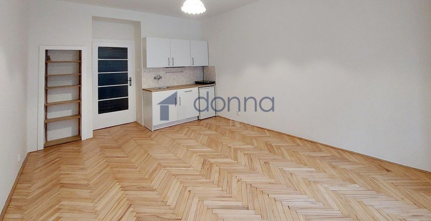 Pronájem byt 1+kk - Mikovcova, Praha, 28 m²