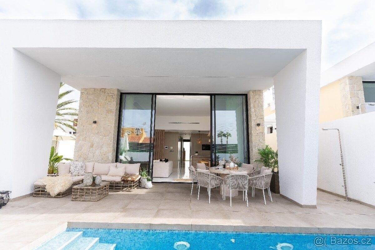 Prodej rodinný dům - 987 66, Zahraničí