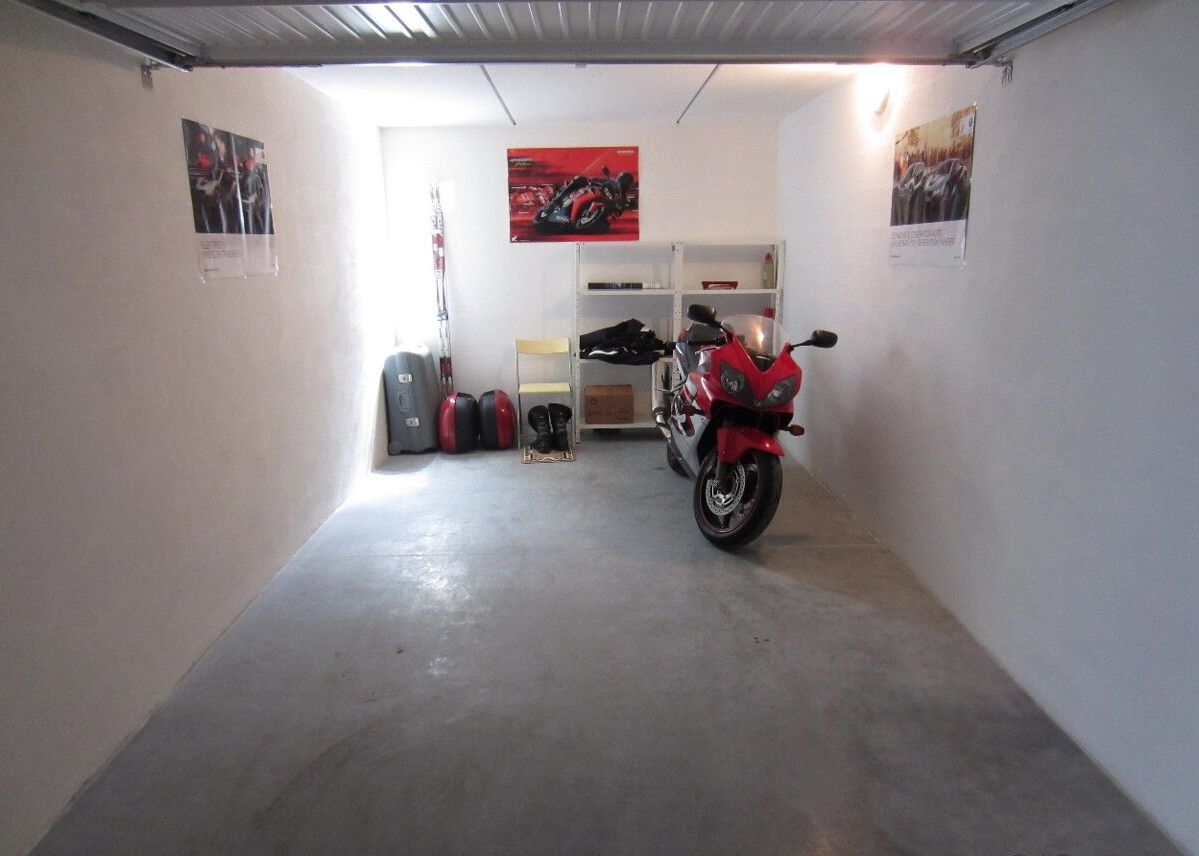 Garáže, Plzeň, 323 00