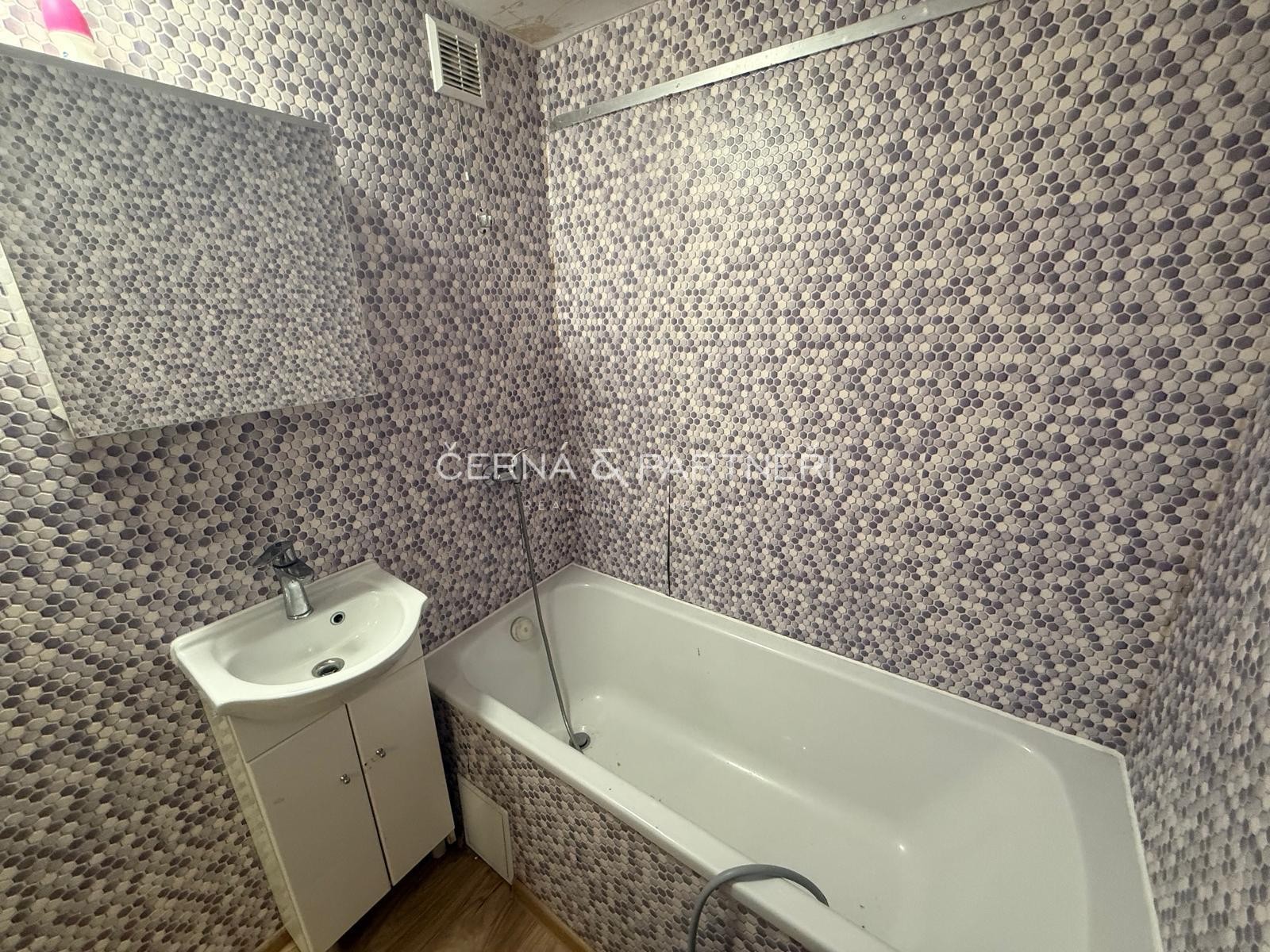 Byt 2+1 · 62 m² · Holešická, Chomutov - 4