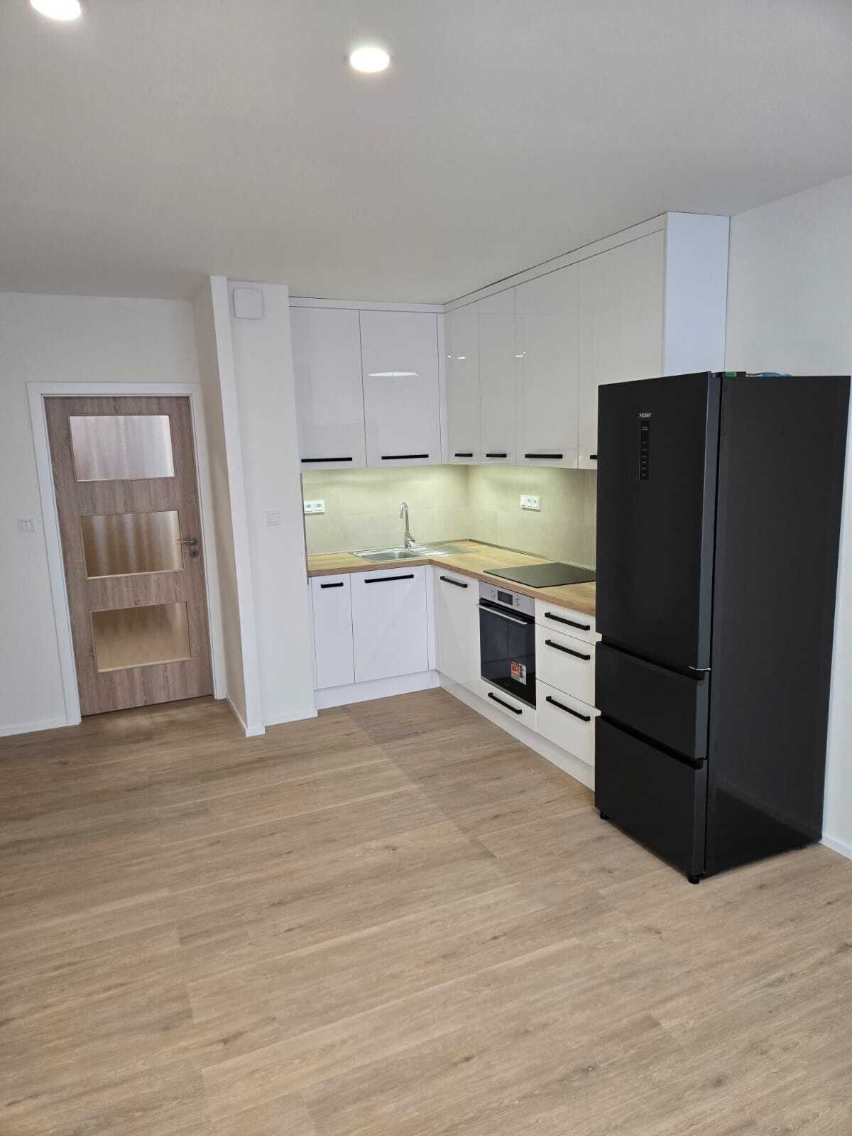 2+kk, Pirinská, Praha, 41 m²