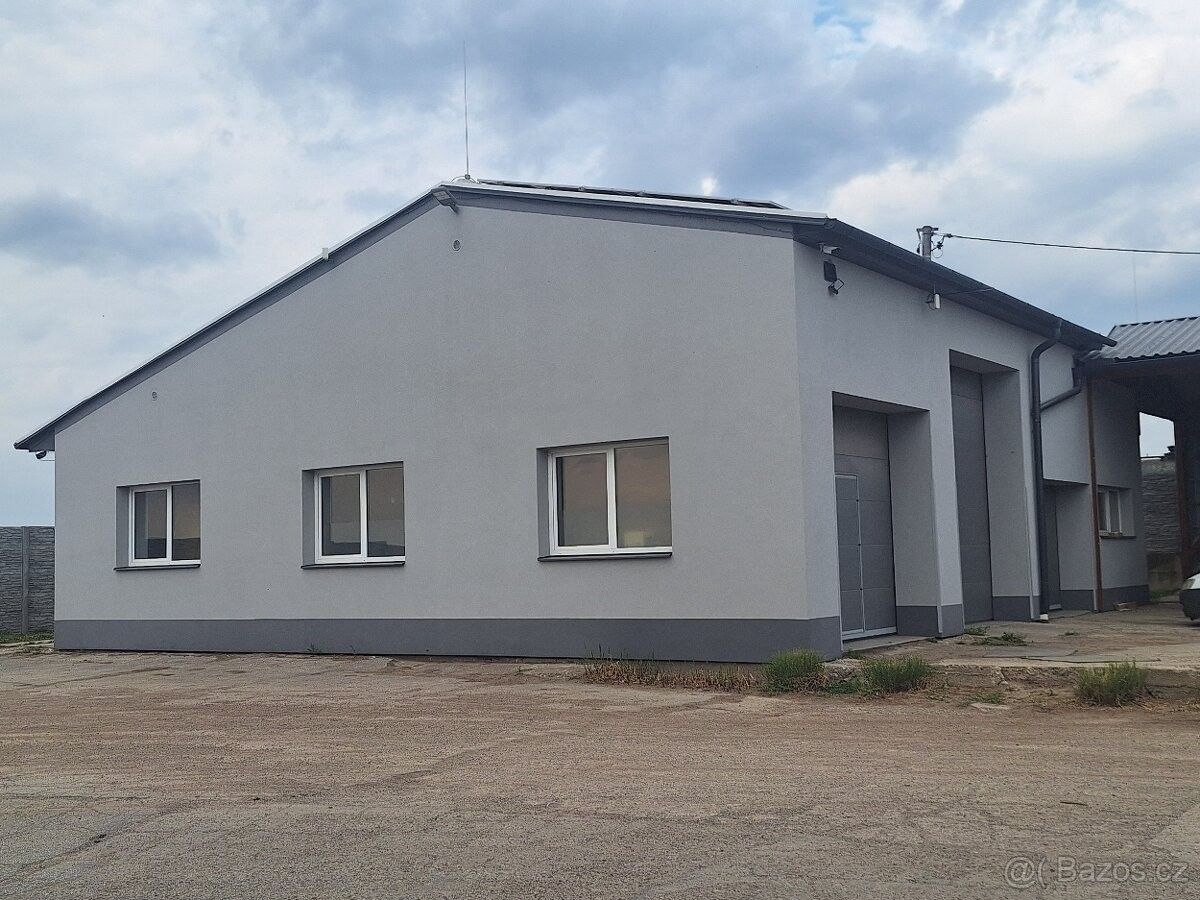 Sklady, Dubňany, 696 03 - 1
