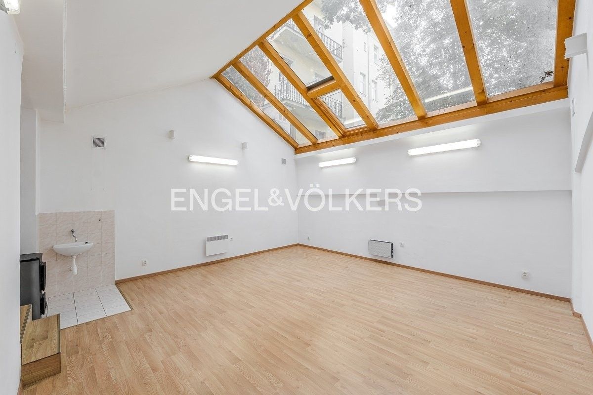 Pronájem kancelář - Petřínská 1071, Praha Smíchov, 55 m² - 2
