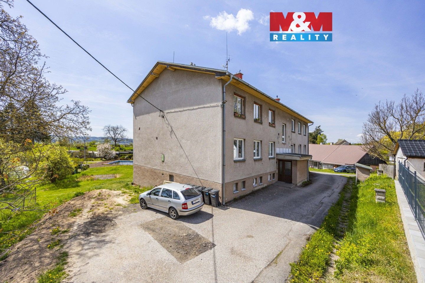 3+1, Trotina, 80 m²