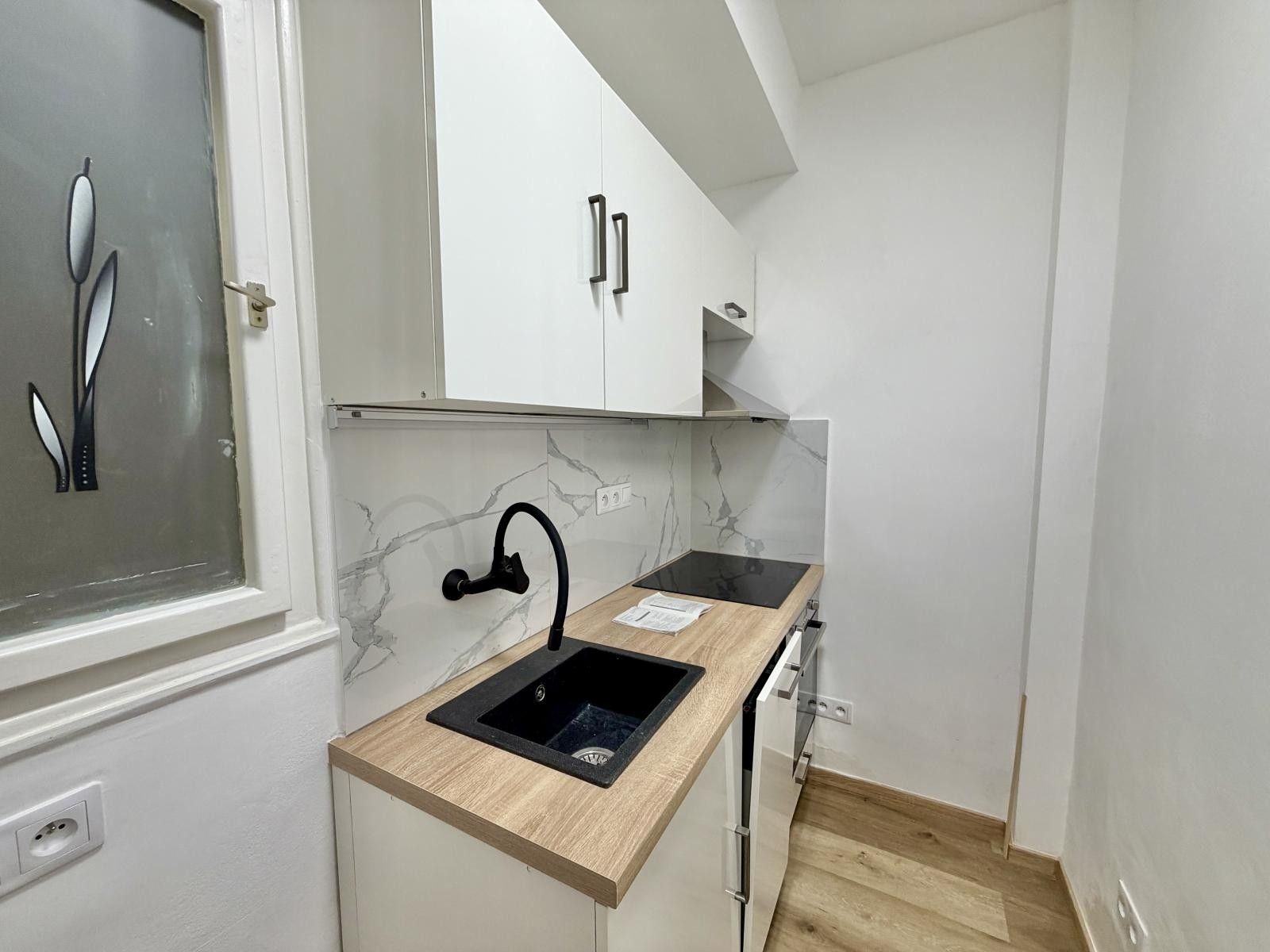 Byt 1+1 · 40 m² · 5. května, Praha - 4
